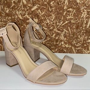 Chinese Laundry Jody Suede Sandal • Nude • Size 10